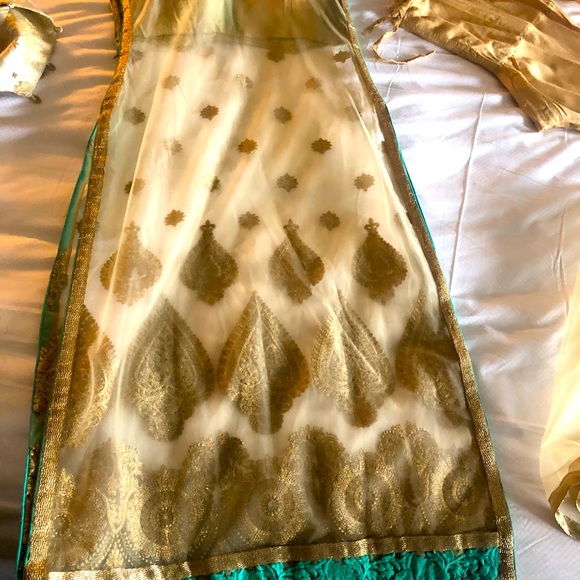 Pakistani/ Indian Salwar Anarkali Chudidar Saree - Picture 2 of 13